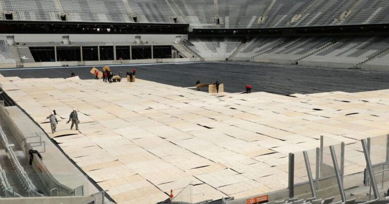 Athletico conclui primeira etapa de novo gramado sintético da Arena da Baixada