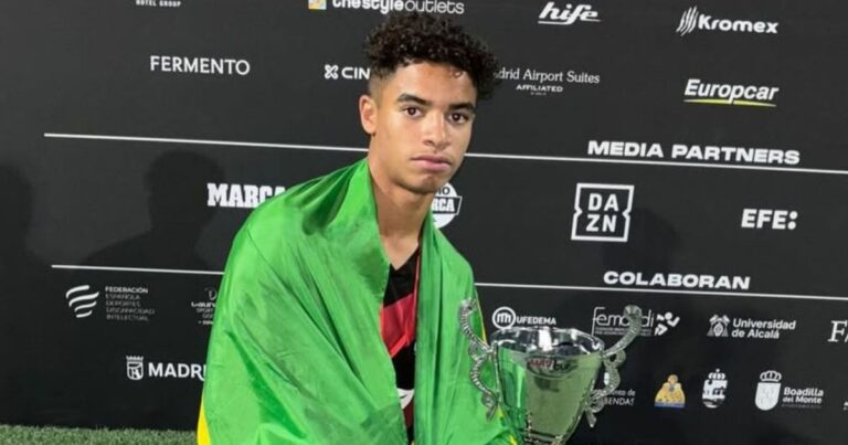 Ídolo parabeniza filho por título na base do Athletico