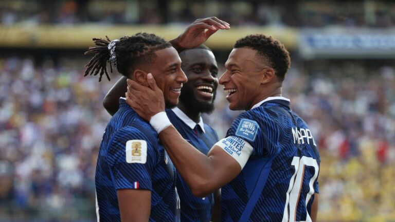 Fran&ccedil;a 3 x 0 Su&eacute;cia: Mbapp&eacute; bate recorde hist&oacute;rico na Copa e Bleus avan&ccedil;am &agrave;s oitavas