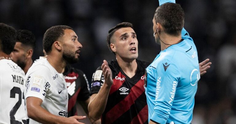 Em jogo brigado, Athletico mantém série invicta e tabu amargo contra o Corinthians