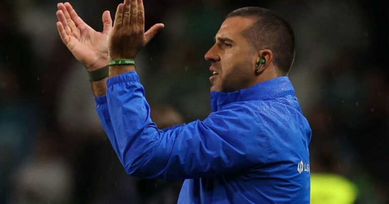 Auxiliar do Palmeiras elogia gramado do Couto Pereira