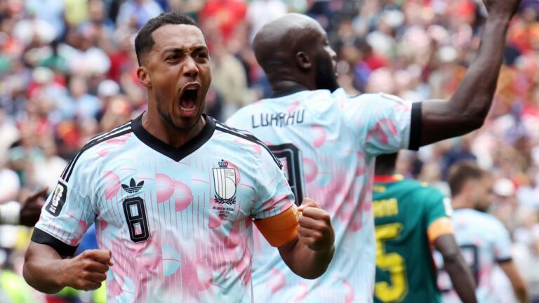 B&eacute;lgica &lsquo;culposa&rsquo; repete virada hist&oacute;rica para eliminar um Senegal que se acanhou ap&oacute;s dominar