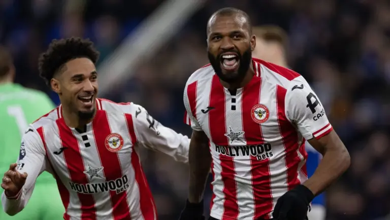 Por que o Brentford faz o oposto dos gigantes europeus no lan&ccedil;amento de suas camisas oficiais