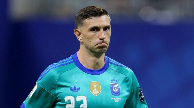 &lsquo;N&atilde;o somos n&oacute;s que decidimos&rsquo;: Dibu Mart&iacute;nez rebate ideia de favorecimento da Argentina na Copa