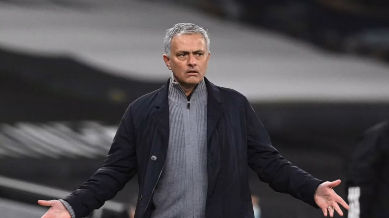 Meia n&atilde;o convence Mourinho no Real Madrid e &eacute; oferecido ao Manchester City