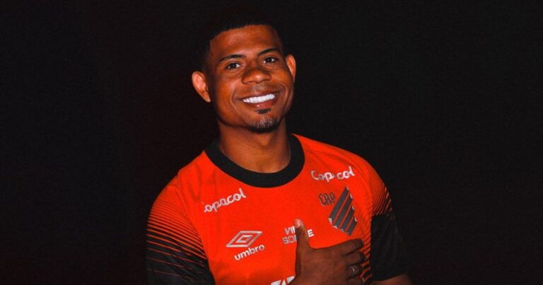 Pai de lateral do Athletico revela torcida para o Corinthians e cria polêmica