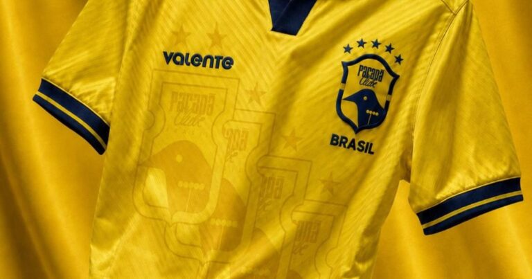 Paraná Clube vende novo lote da camisa comemorativa do tetra da seleção brasileira