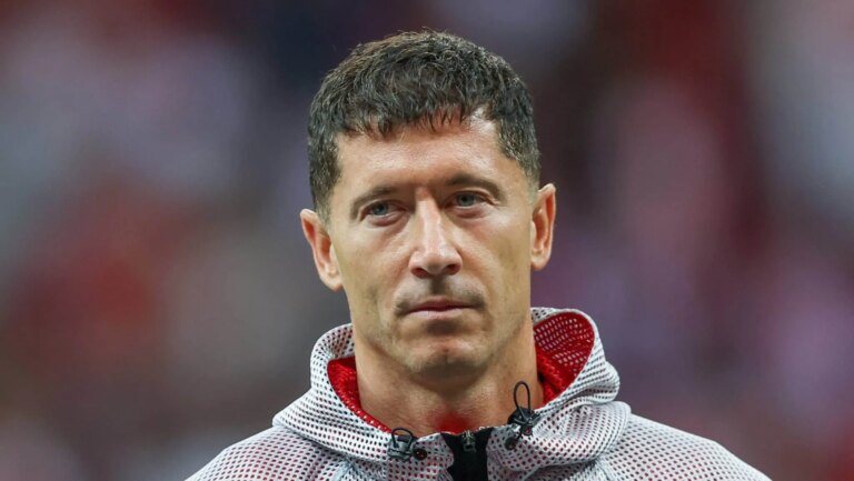 &lsquo;Lewandowski tinha oferta de R$ 1 bilh&atilde;o, mas recusou para ficar no Barcelona&rsquo;, diz agente