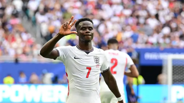 &lsquo;Tive a sensa&ccedil;&atilde;o&rsquo;: A justificativa absurda do t&eacute;cnico da Inglaterra por n&atilde;o utilizar Saka na Copa do Mundo