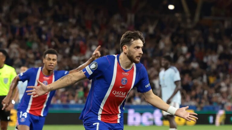 Kvaratskhelia &eacute; decisivo em novo bicampeonato do PSG e justifica apelo por Bola de Ouro