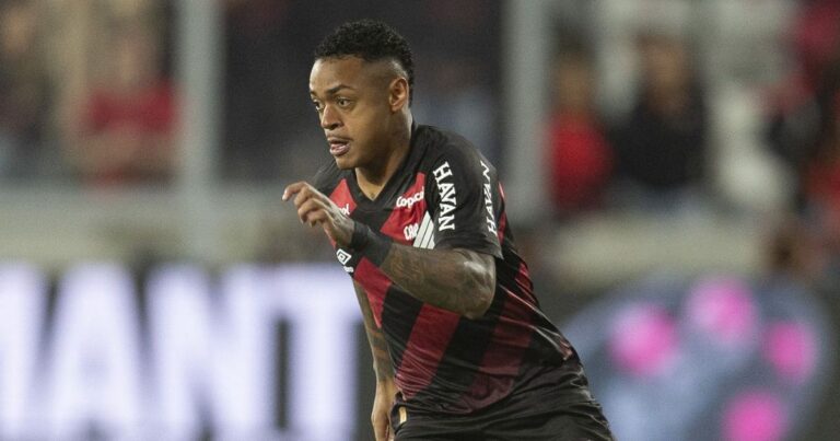 Quem é Léo Derik, jogador do Athletico condenado por estupro?