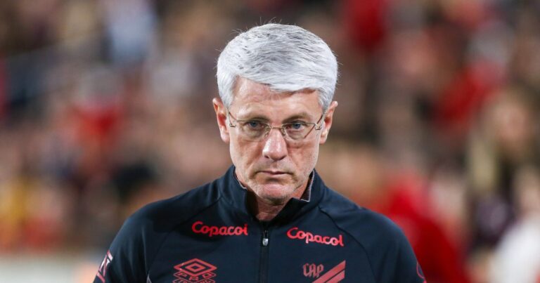 Odair Hellmann quebra silêncio sobre Léo Derik após empate do Athletico