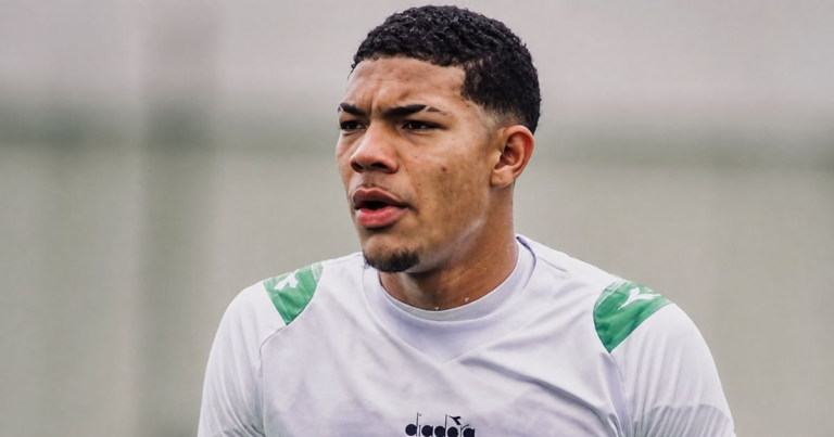 Coritiba aposta em joia de 18 anos e 1,96 m para a sequência do Brasileirão