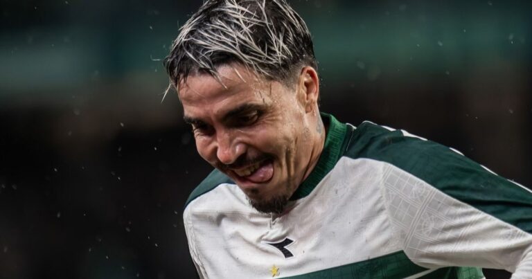 Josué supera marca de Alex no Coritiba e mira recorde da carreira