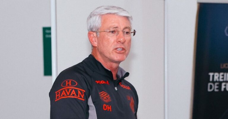 Odair e diretor do Athletico dão palestras em curso com coordenador do Coritiba entre os alunos