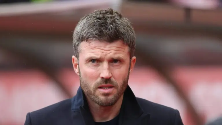 &lsquo;Eu acredito nele&rsquo;: Carrick defende atacante encostado do Manchester United