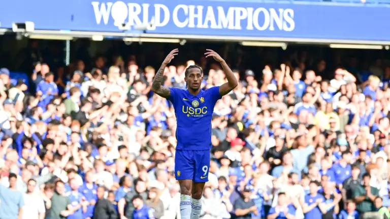 Nem mesmo maior problema do Chelsea ofusca Jo&atilde;o Pedro, que freia o surpreendente Hull City