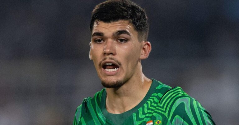 Ex-goleiro da seleção deixa Morisco de fora ao apontar futuro do gol brasileiro