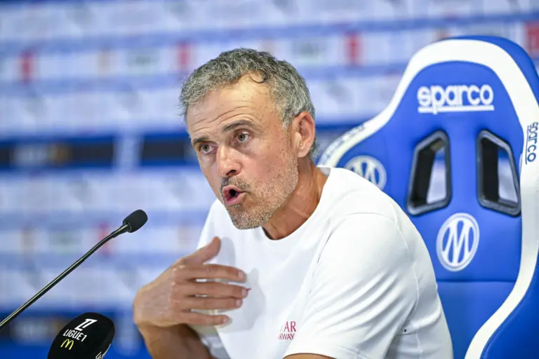 &lsquo;Bela surpresa, gosto de tudo nele&rsquo;: Luis Enrique aprova refor&ccedil;o mais caro do PSG no ano
