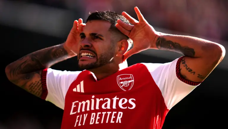 Arteta flerta com velhos problemas, mas Bruno Guimar&atilde;es salva Arsenal do marasmo contra Leeds