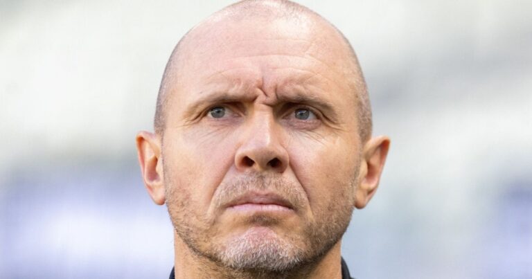 Campeão pelo Coritiba, Mozart aposta em tradição para levar clube aos playoffs da Série B